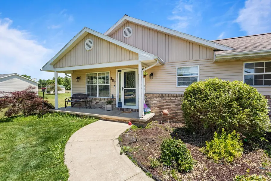 309 S High Street, Fairmount, IL 61841 - #2