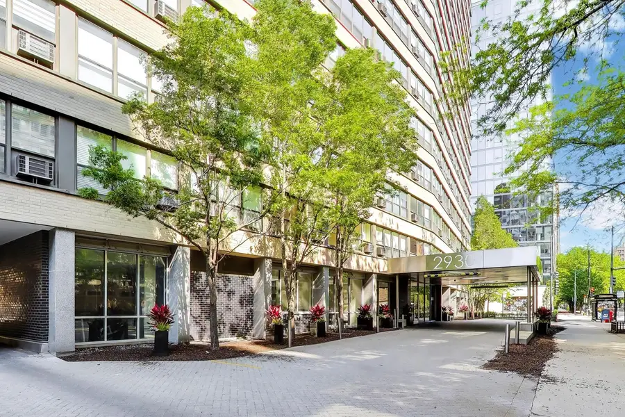 2930 N Sheridan Road #702, Chicago, IL 60657 - #3