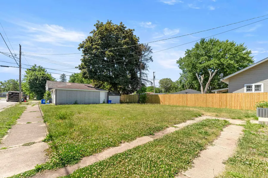 2120 Grenshaw Street, Rockford, IL 61101 - #3