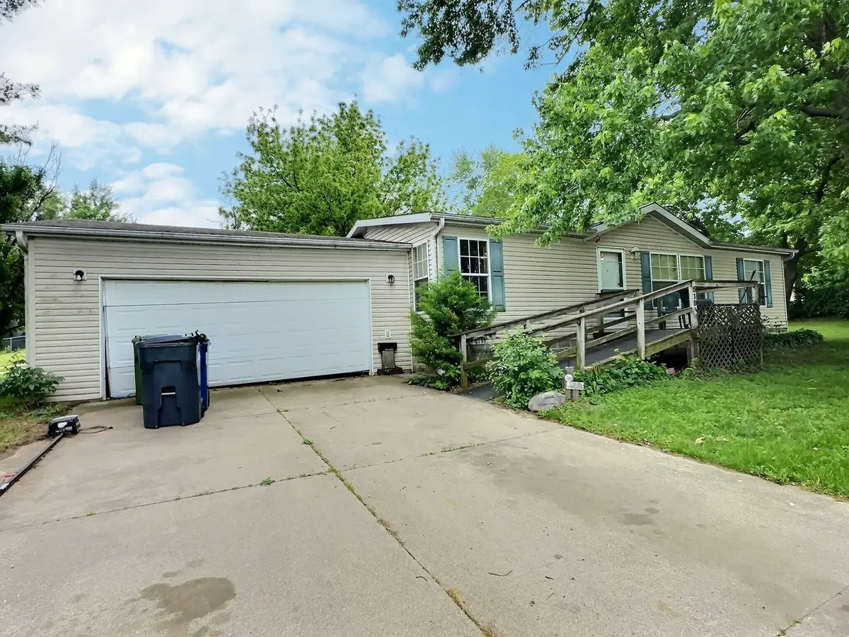 519 22nd Avenue N, Clinton, IA 52732 - #1