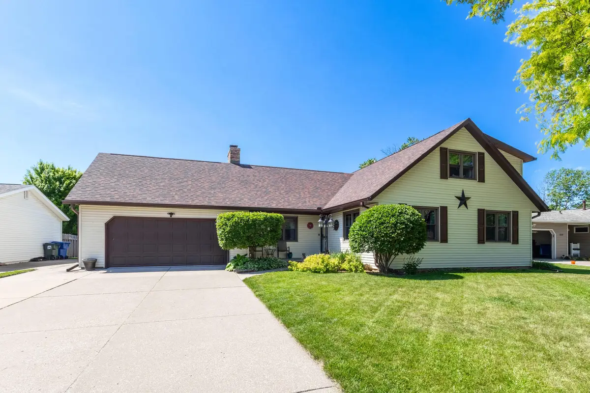 2127 W 31 Street, Davenport, IA 52804 - #1