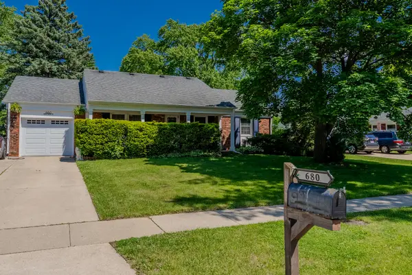 680 Indian Spring Lane, Buffalo Grove, IL 60089