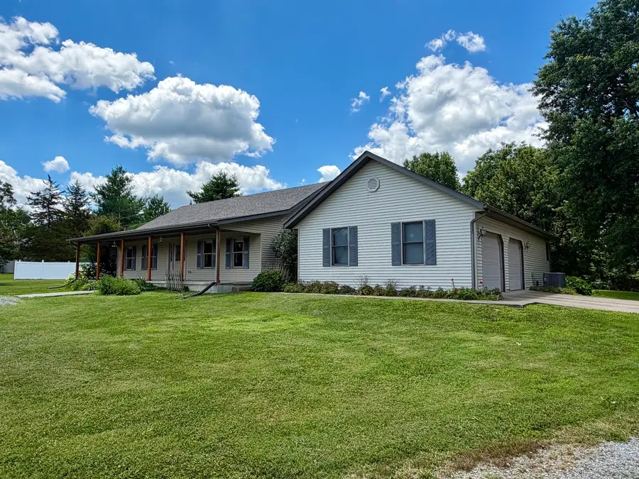203 Ash Wood Lane, Carbondale, IL 62901 - #2