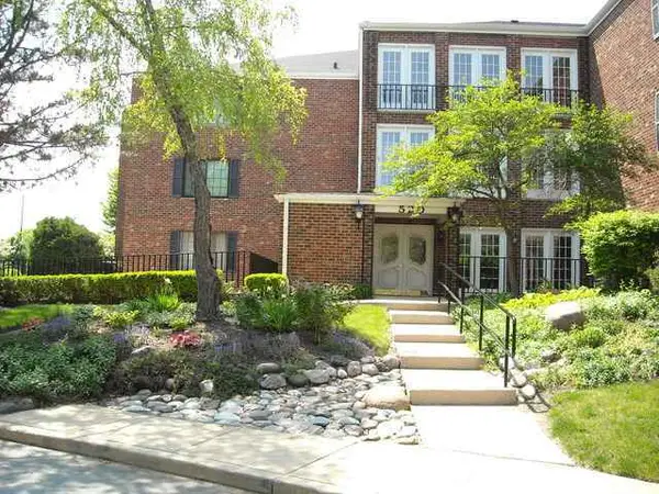 520 Biesterfield Road #E309, Elk Grove Village, IL 60007