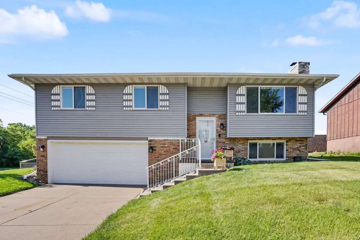 1305 W 41st Street, Davenport, IA 52086 - #1