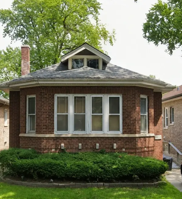 8037 S Paxton Avenue, Chicago, IL 60617