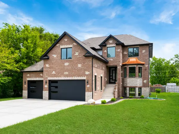 10441 S 83rd Avenue, Palos Hills, IL 60465