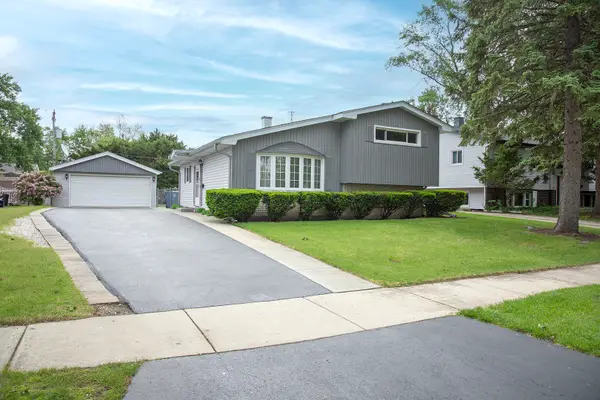 921 S Iowa Avenue, Addison, IL 60101