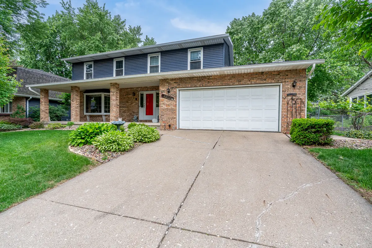 4310 Amesbury Drive, Bettendorf, IA 52722 - #1