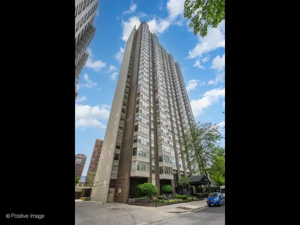525 W Hawthorne Place #2207, Chicago, IL 60657