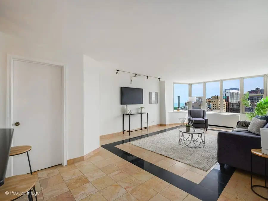 525 W Hawthorne Place #2207, Chicago, IL 60657 - #3
