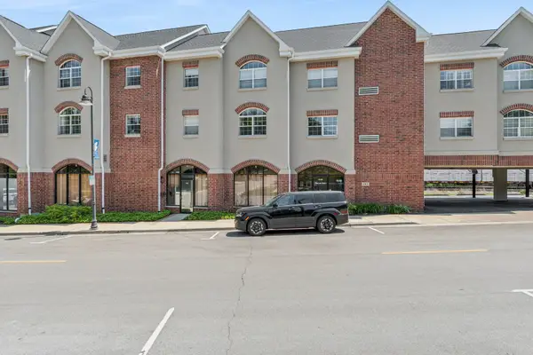 245 Burlington Avenue #203, Clarendon Hills, IL 60514
