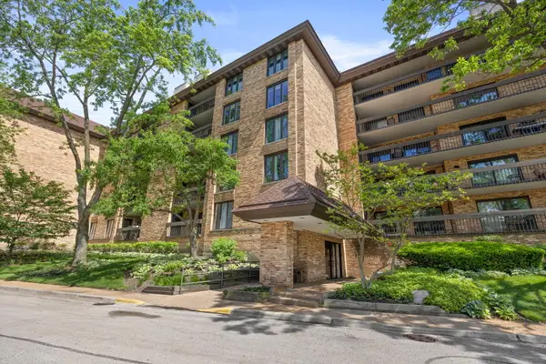 1671 Mission Hills Road #502, Northbrook, IL 60062