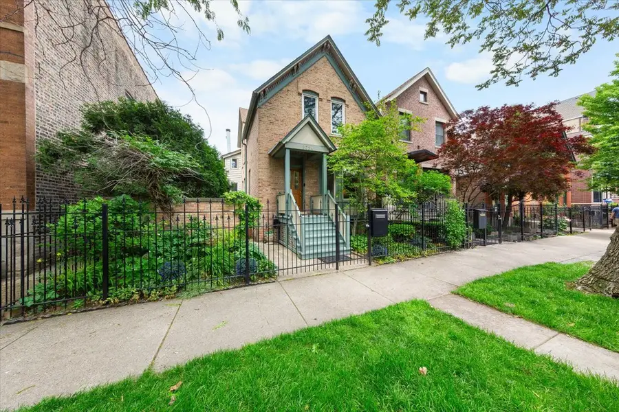 2324 W Mclean Avenue, Chicago, IL 60647 - #2