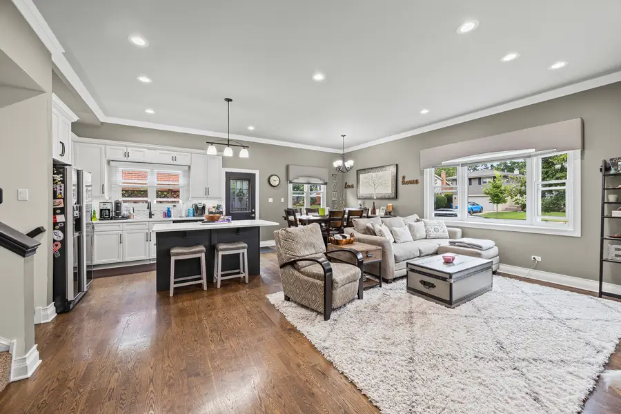 130 S Elm Tree Lane, Elmhurst, IL 60126 - #3