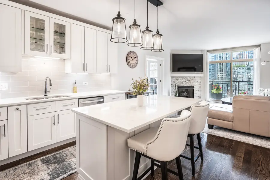 21 W Chestnut Street #1206, Chicago, IL 60610 - #2