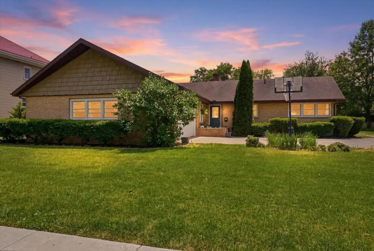 409 E Oak Street, Fairbury, IL 61739 - #1