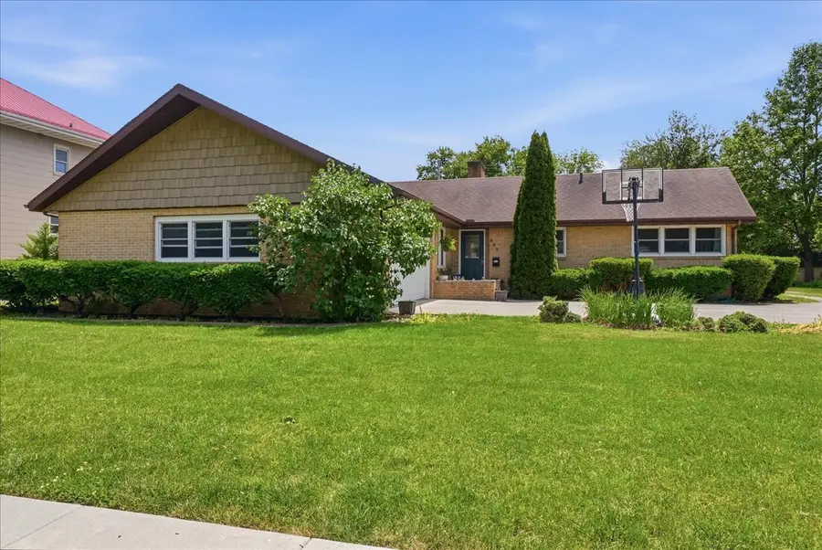 409 E Oak Street, Fairbury, IL 61739 - #2