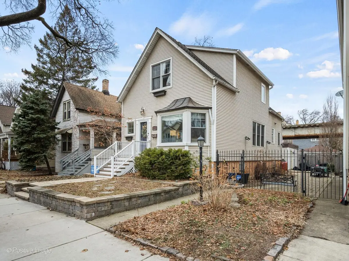 2124 W Eastwood Avenue, Chicago, IL 60625 - #1
