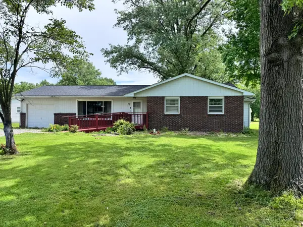 17 Crestwood, Centralia, IL 62801