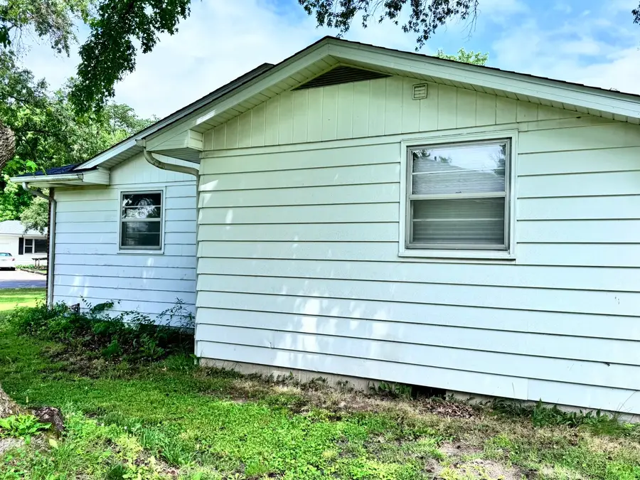 17 Crestwood, Centralia, IL 62801 - #3