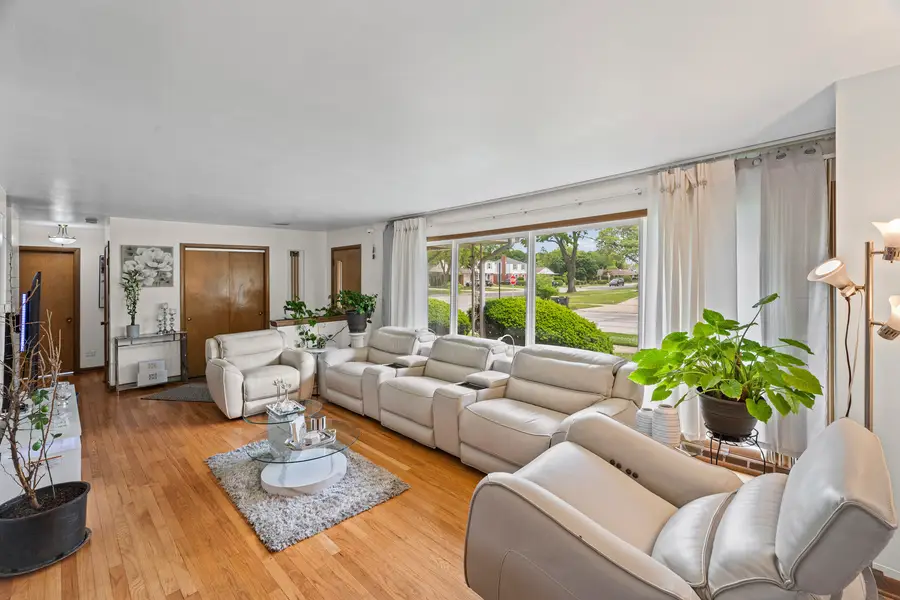 7946 Lotus Avenue, Morton Grove, IL 60053 - #3