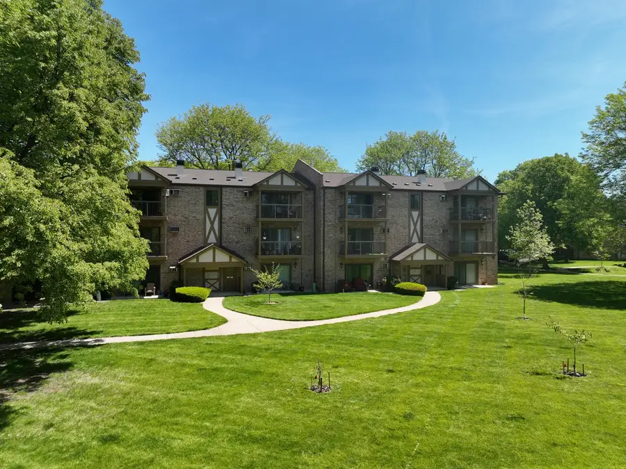 811 S Dwyer Avenue #E, Arlington Heights, IL 60005 - #3