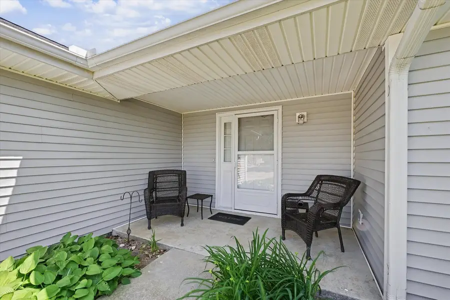 1507 E Grand Avenue, Saint Joseph, IL 61873 - #3