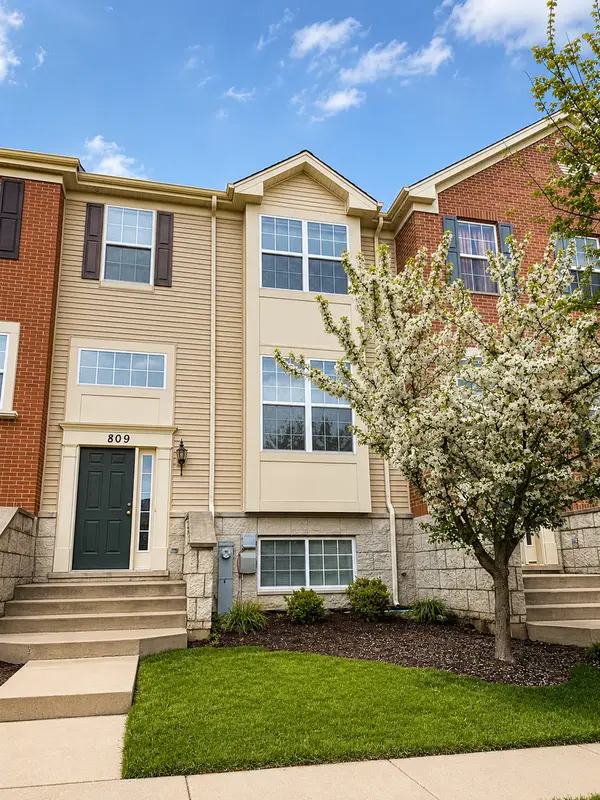 809 Brodhead Drive, Aurora, IL 60504