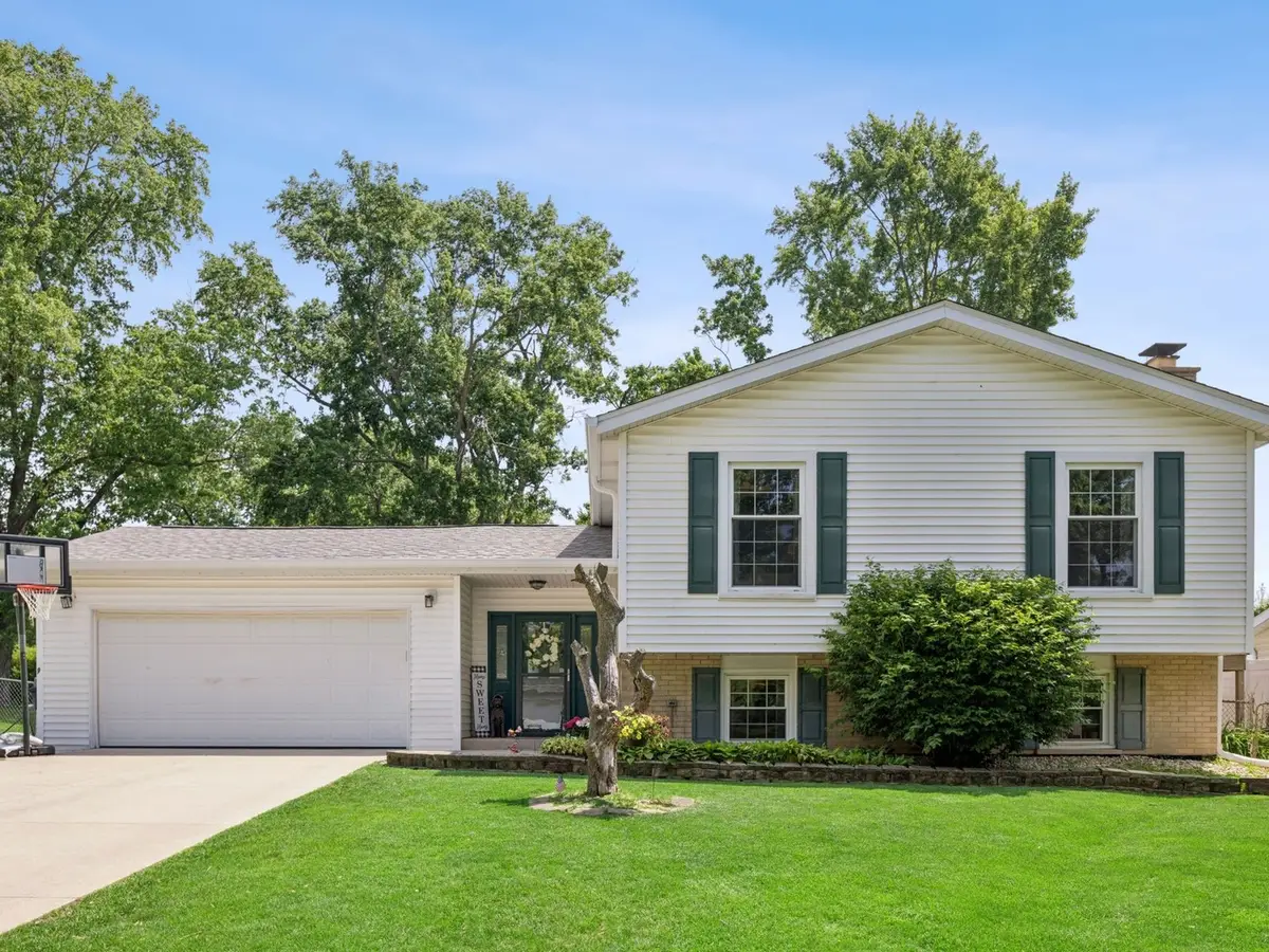 7329 Richmond Avenue, Darien, IL 60561 - #1