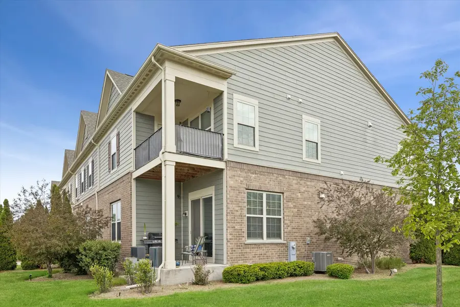 402 Highcroft Way, Lincolnshire, IL 60069 - #3