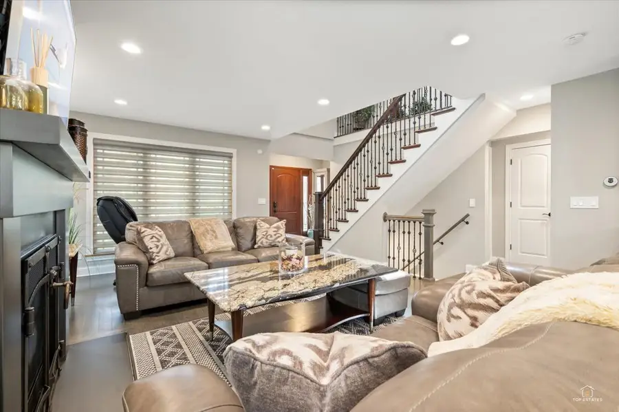 1052 Margret Street, Des Plaines, IL 60016 - #3
