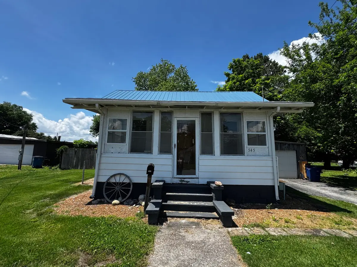 545 N Division Street, Du Quoin No 1, IL 62832 - #1