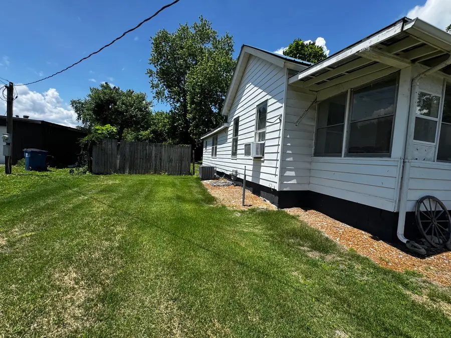 545 N Division Street, Du Quoin No 1, IL 62832 - #2