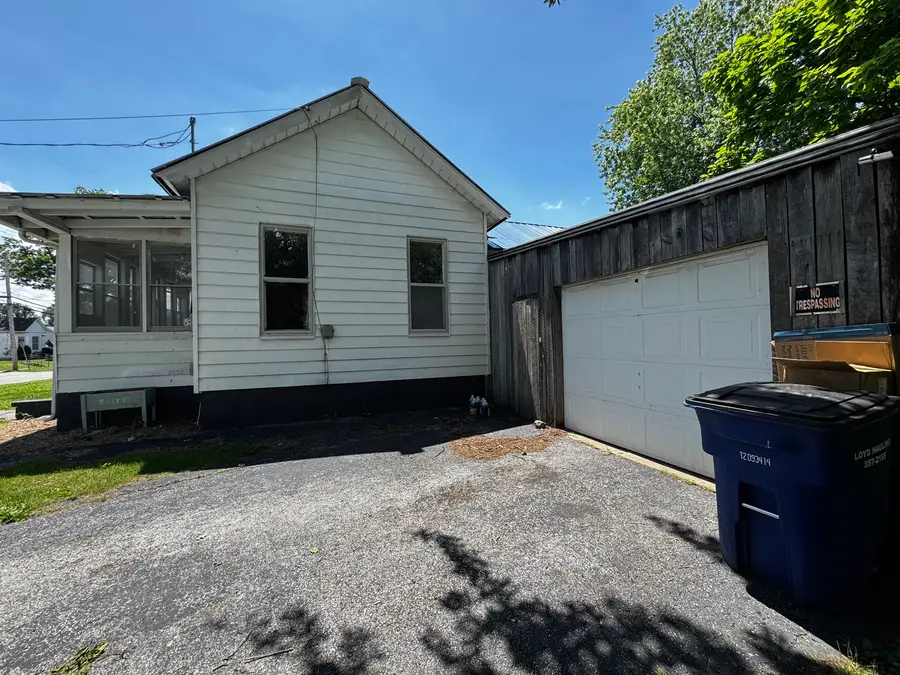 545 N Division Street, Du Quoin No 1, IL 62832 - #3