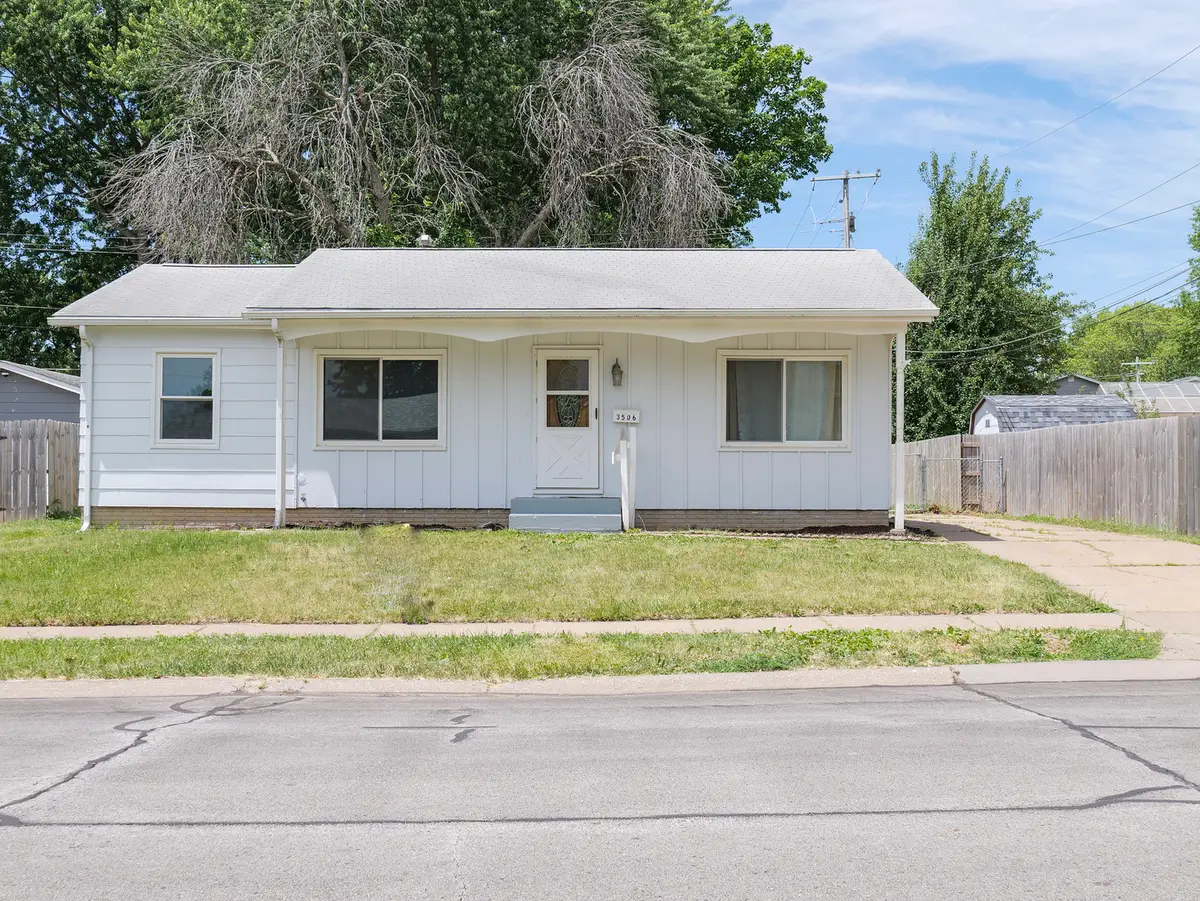 3506 Somerset Drive, Bettendorf, IA 52722 - #1