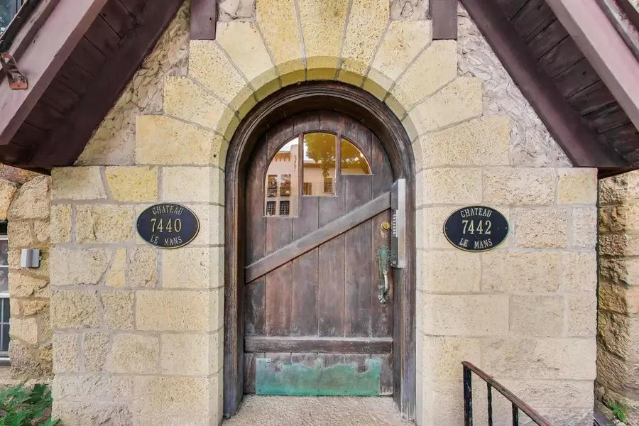 7442 N Hoyne Avenue #1N, Chicago, IL 60645 - #2
