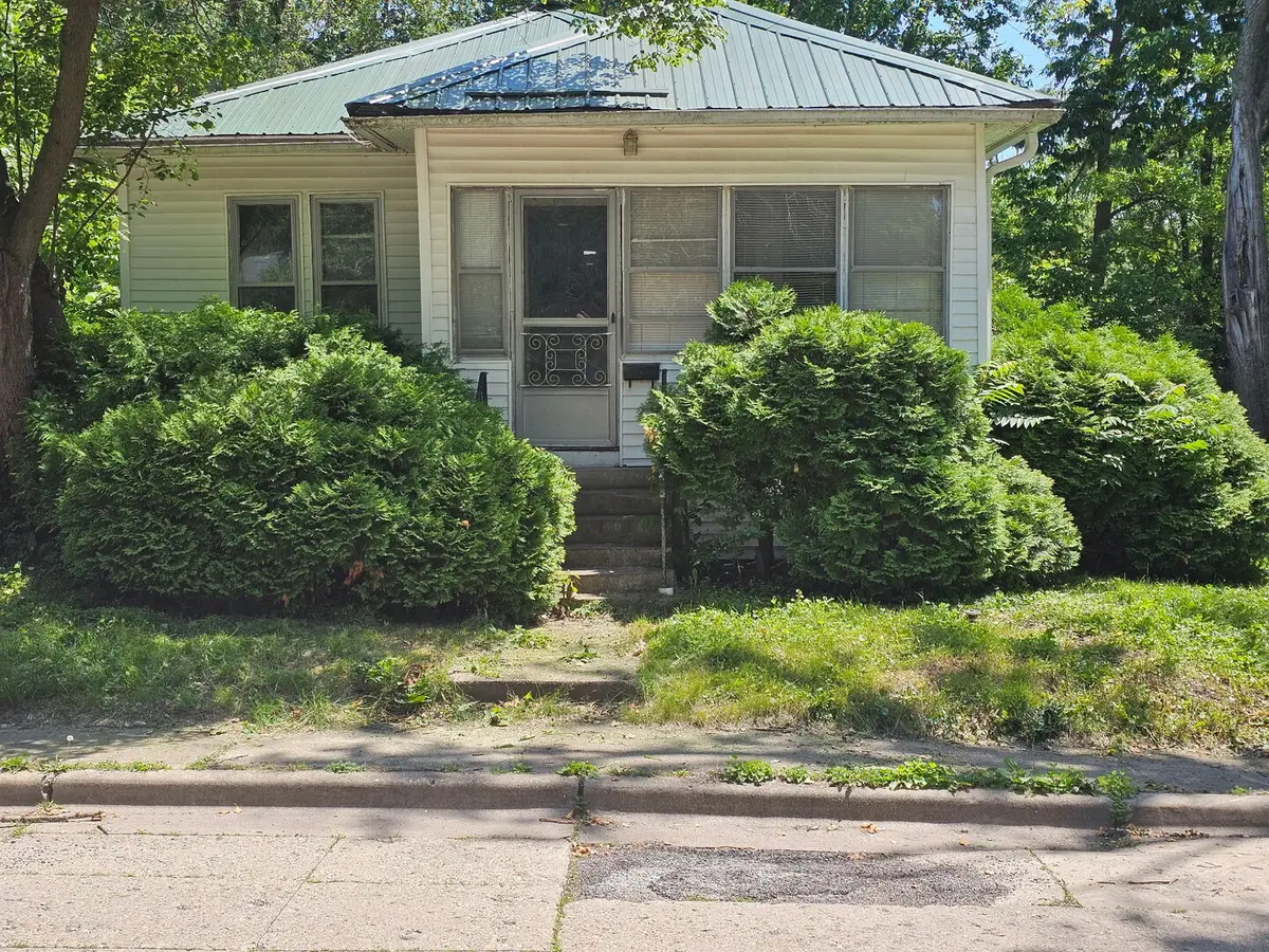 402 S Johnson Avenue, Urbana, IL 61801 - #1