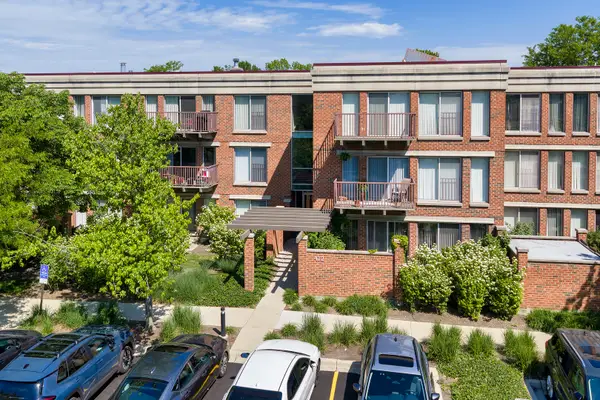 412 Kelburn Road #115, Deerfield, IL 60015