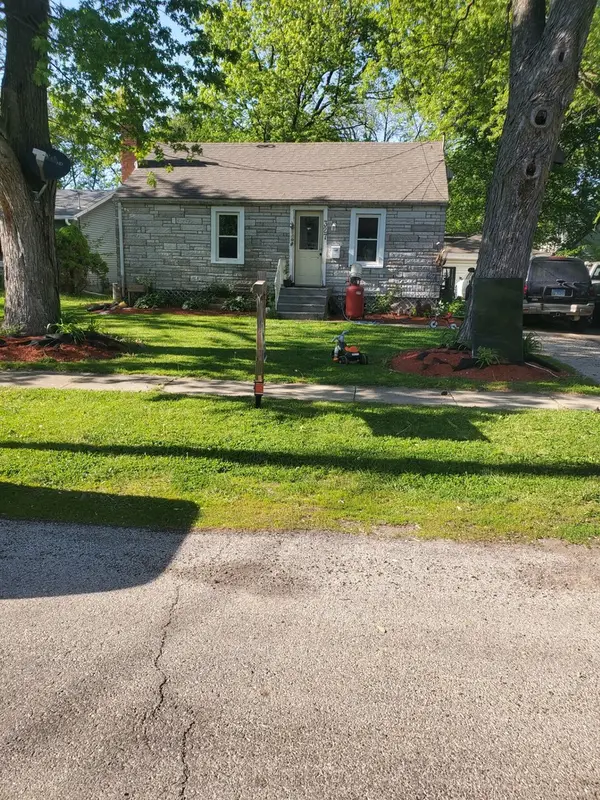 327 Burbank Avenue, Woodstock, IL 60098