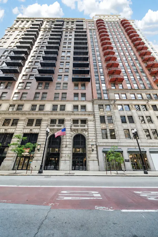 212 W Washington Street #1402, Chicago, IL 60606