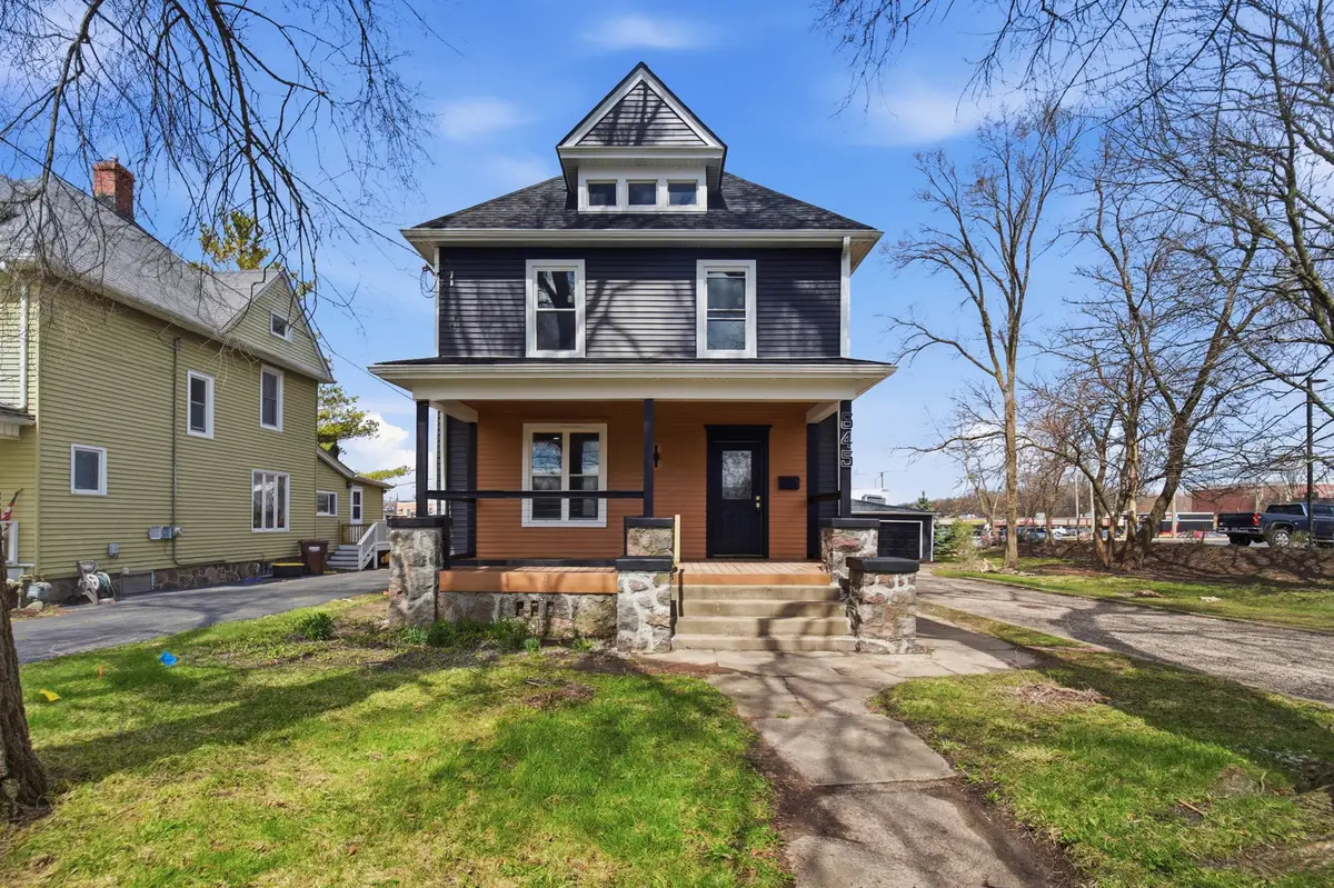 645 E Calhoun Street, Woodstock, IL 60098 - #1