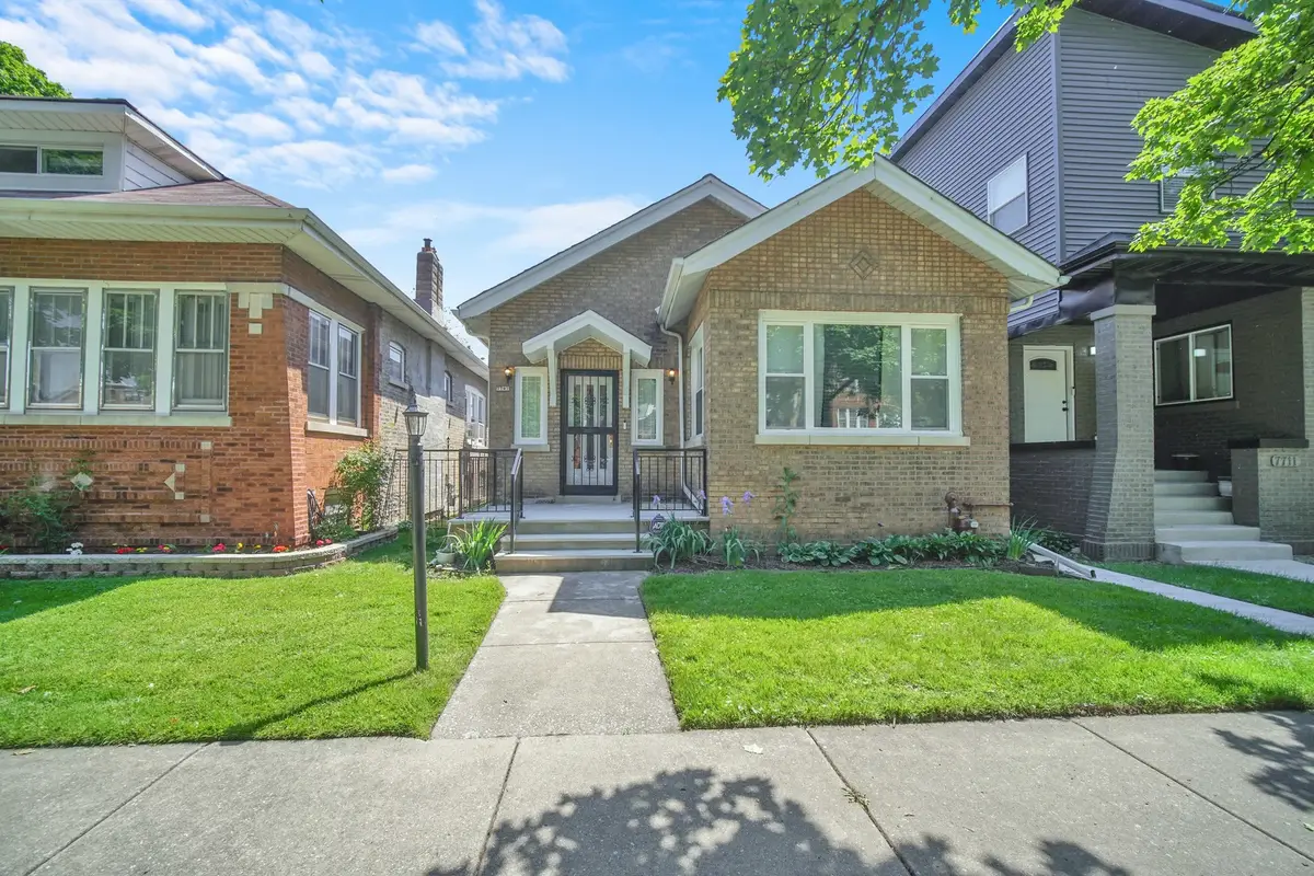 7707 S Ridgeland Avenue, Chicago, IL 60649 - #1