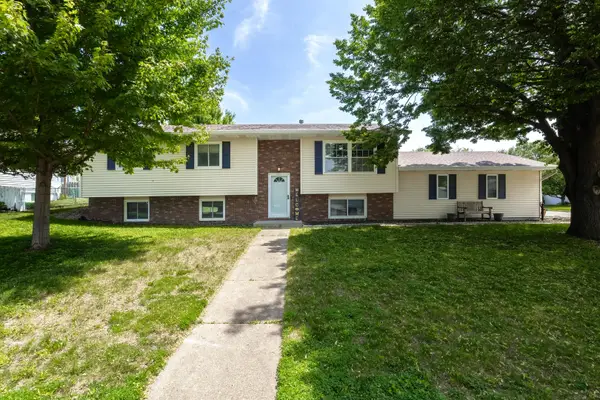 305 S 8th Street, Eldridge, IA 52748