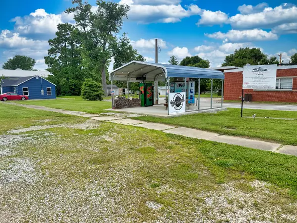 300 Front Street, Xenia, IL 62899
