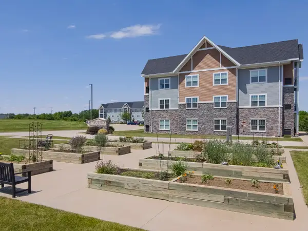 2592 Middle Road #313, Bettendorf, IA 52722