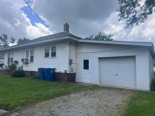 511 Lawrence Street, Benton, IL 62812 - #3