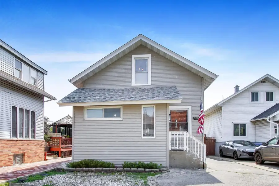 5207 N Lovejoy Avenue, Chicago, IL 60630 - #2