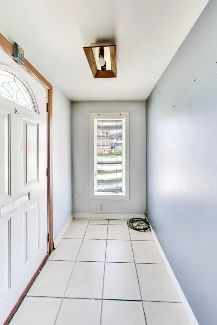 5207 N Lovejoy Avenue, Chicago, IL 60630 - #3