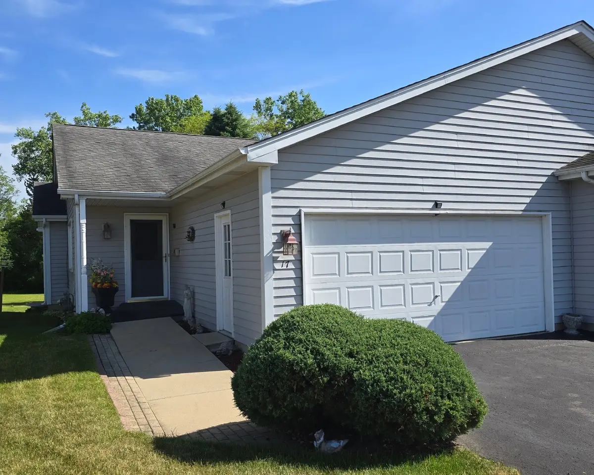 17 Silver Trail, North Aurora, IL 60542 - #1